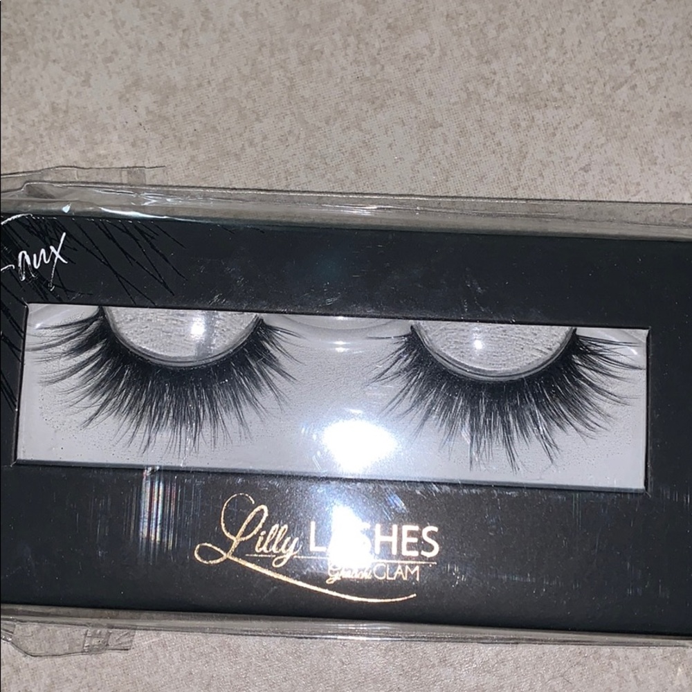 Lilly Lashes in style Tokyo. NIB, never used.